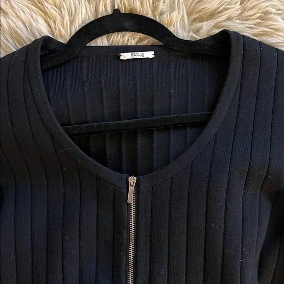Wilford Ribbed Zip-Up Sweater Top in Black - S